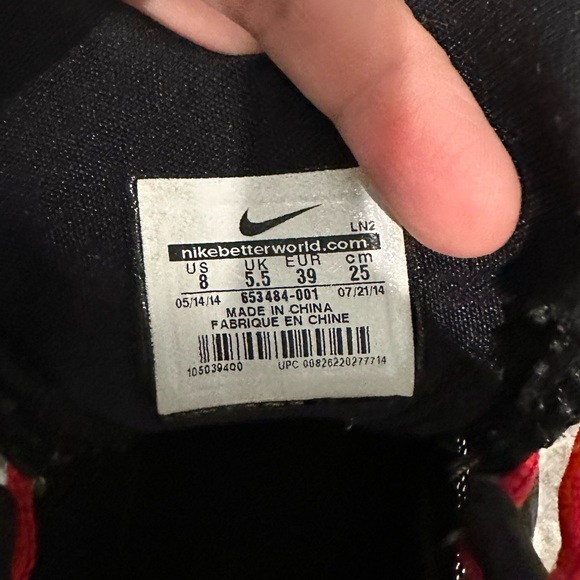 2010 Hyper Dunks ball shoes size 8. Gently used condition. - Picture 4 of 4